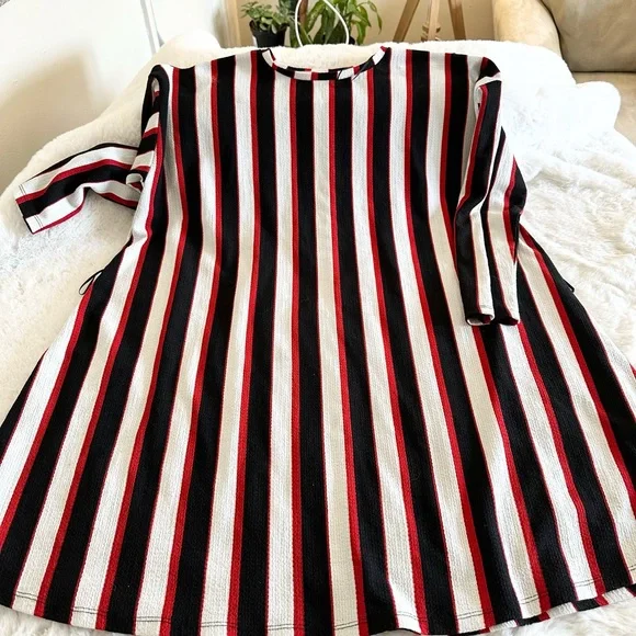 Zara Dress. Size S. He looks over sized. This size fits larger than S. - Picture 2 of 4